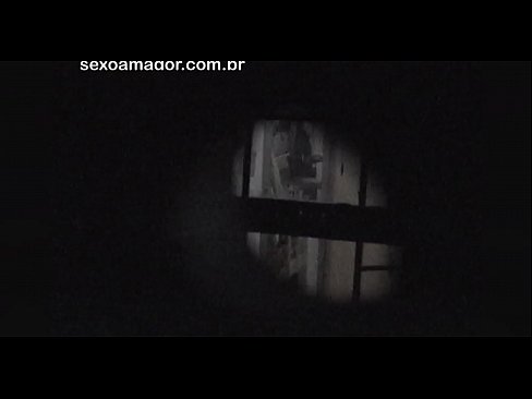 ❤️ Бландзінка таемна здымаецца на відэа з суседскага вуаерыста, схаванага за пустымі цэгламі ❤️ Порна у нас ❌️